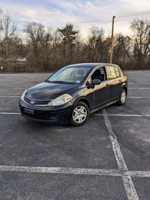 2012 Nissan Versa S's photo