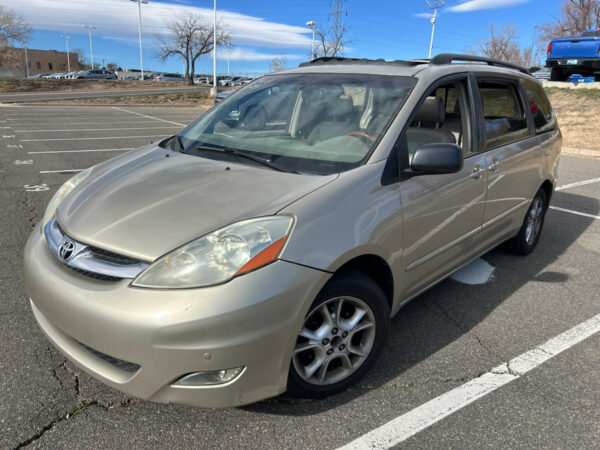 2006 Toyota Sienna XLE's photo