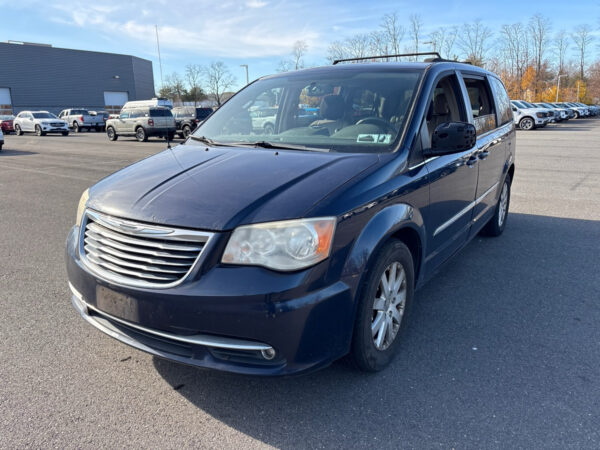 2012 Chrysler Town & Country Touring's photo