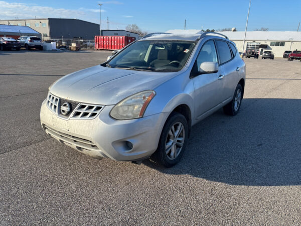 2013 Nissan Rogue SV's photo