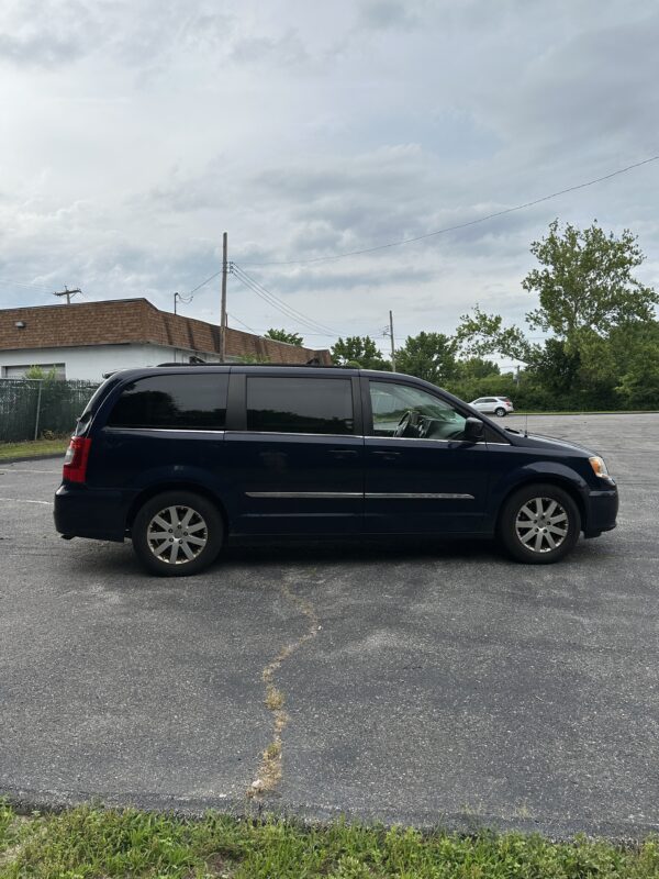 2012 Chrysler Town & Country Touring - Photo 6