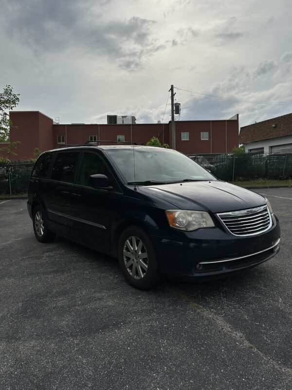 2012 Chrysler Town & Country Touring - Photo 7