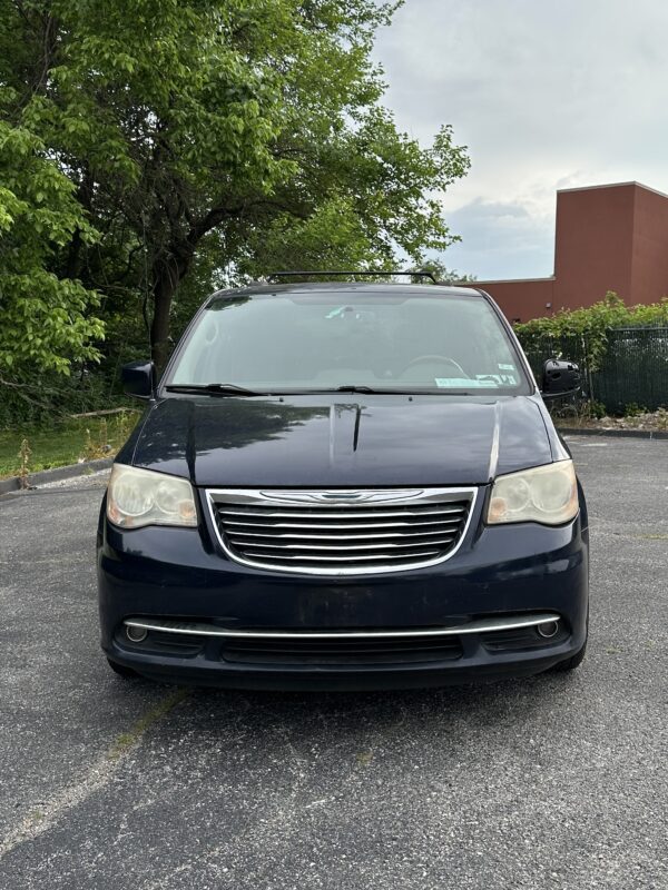 2012 Chrysler Town & Country Touring - Photo 8