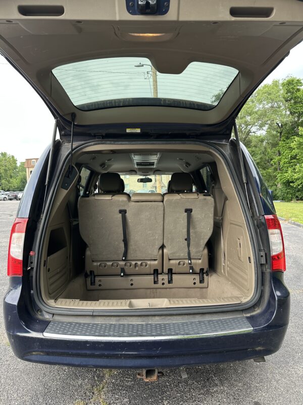 2012 Chrysler Town & Country Touring - Photo 13